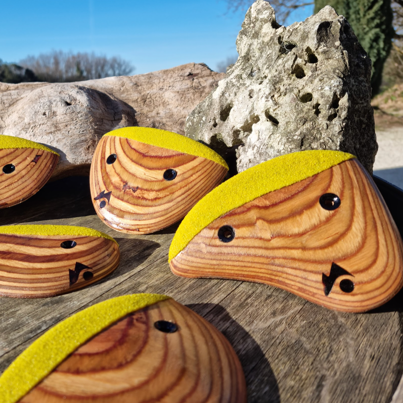 lot de reglette vue de face jaunes