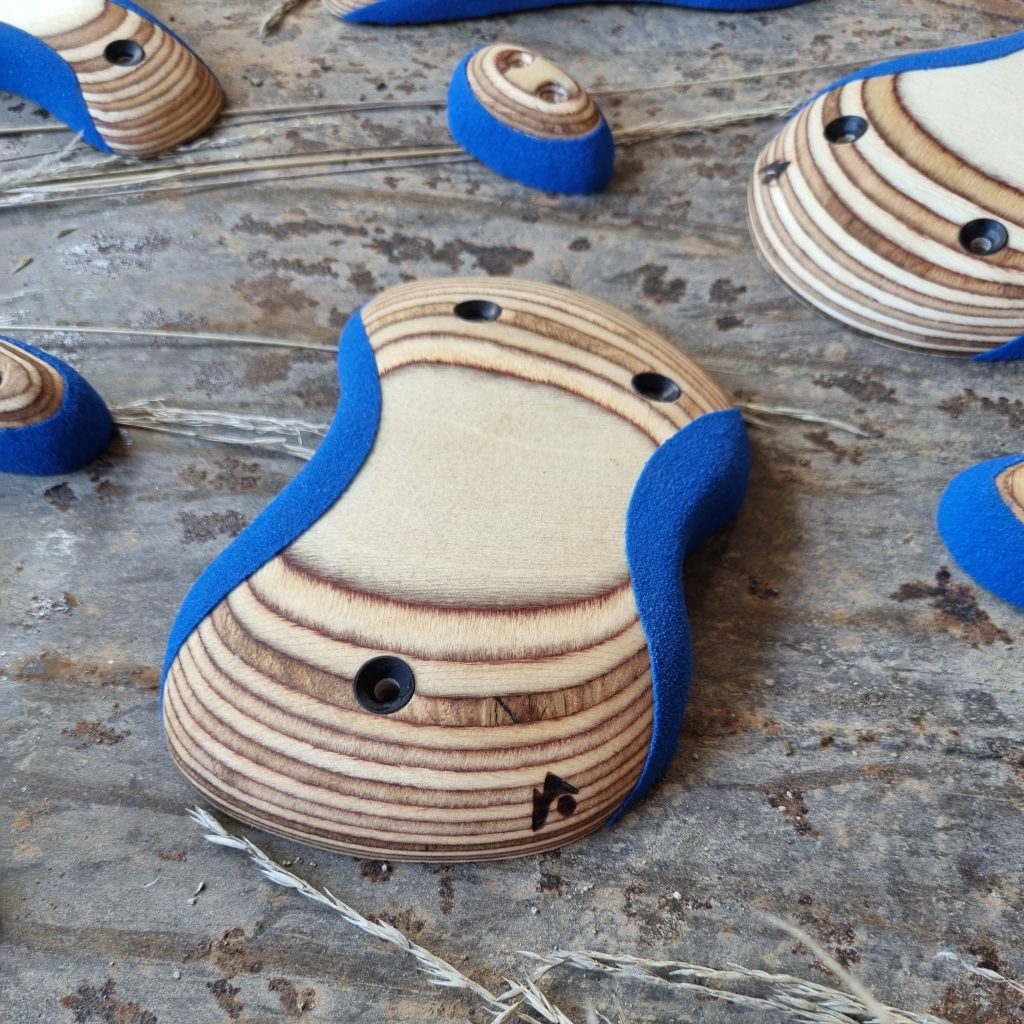 pince escalade avec bois de couleur clair