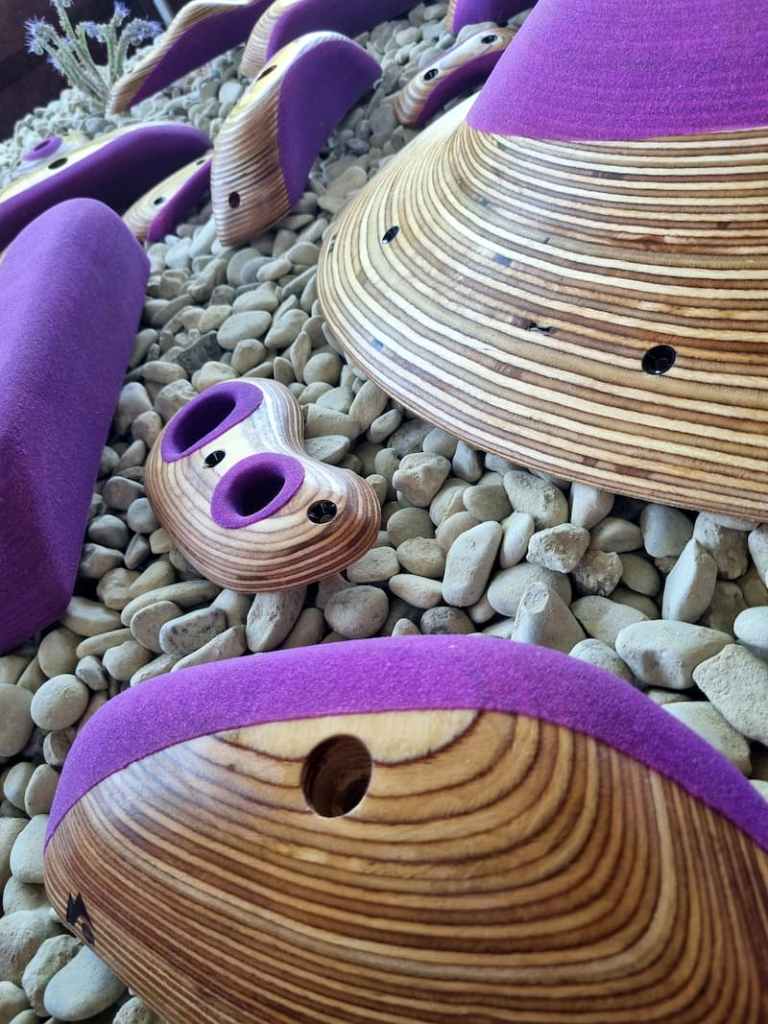détails de plusieurs prises d'escalade pour la salle d'escalade de Perpignan